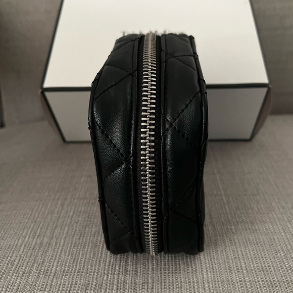 Brand New in box Trish McEvoy Black Quilted Make-Up Bag Planner - Picture 9 of 12